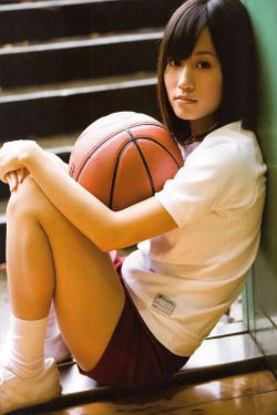 饭冈加奈子